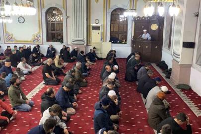 Bolu’da ilk teravih namazında vatandaşlar camilere akın etti