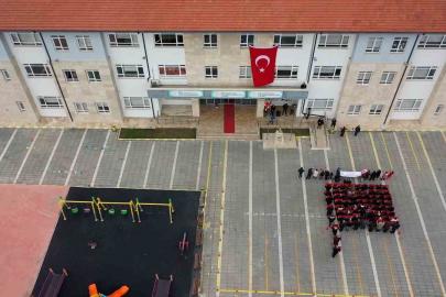 Bolu’da özel öğrencilerden anlamlı bayrak koreografisi