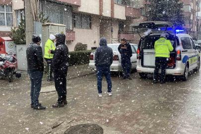 Bolu’da ters yönden gelen motosiklet 2 otomobile çarptı