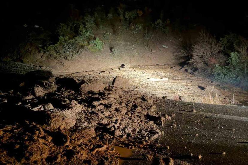 Bolu’da yol heyelan nedeniyle ulaşıma kapandı