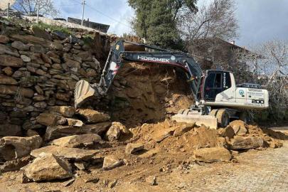Bozdoğan’da yağmur nedeniyle göçen duvara belediyeden müdahale