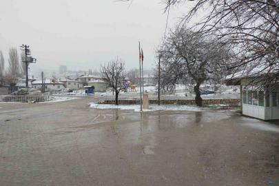 Buldan’ın yüksek kesimlerinde kar yağışı etkili oldu
