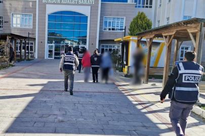 Burdur’da 1 milyon değerinde sahte altın sattılar, polisten kaçamadılar