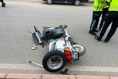 Burdur’da panelvanla çarpışan motosiklet sürücüsü metrelerce savrularak hayatını kaybetti