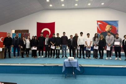 Burhaniye’de Korkma Gençliğin Ruhu Burada konulu bilgi yarışması yapıldı