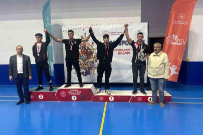 Burhaniyeli genç boksörler Balıkesir’de 8 ödül aldı