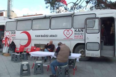 Burhaniyeliler kan bağışı paptı