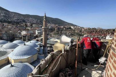 Bursa Ulu Cami’ye Ramazan mahyası: ’Kul hakkından sakın’