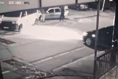 Bursa’da 2 kişinin ağır yaralandığı silahlı saldırı kameraya yansıdı