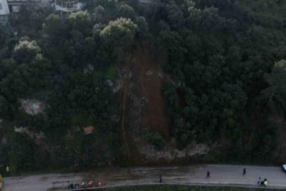 Bursa’da heyelan bölgesi temizlendi...Kayan bölge dron ile görüntülendi
