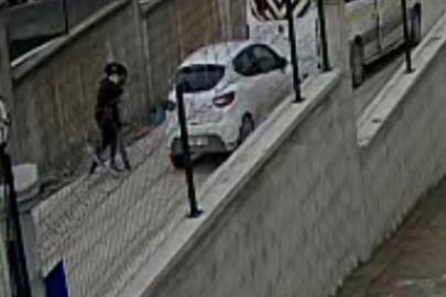 Bursa’da kaza yapan sürücülerin kavgası kameralara yansıdı