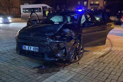 Bursa’da otomobil ile minibüs çarpıştı: 9 yaralı