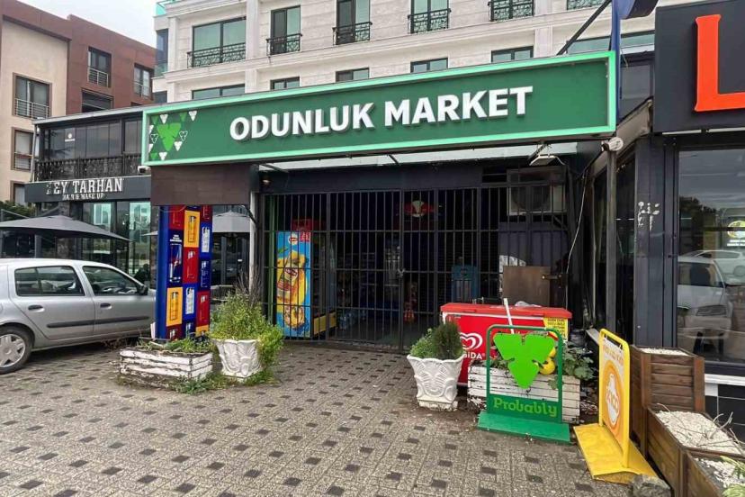 Bursa’da para üstü kavgası kamerada: Market savaş alanına döndü