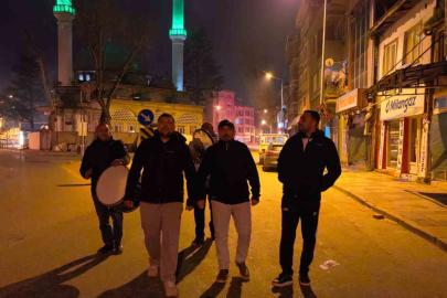 Bursa’da vatandaşlar ilahiler ve beyitlerle sahura kalktı