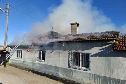 Bursa’da yaşlı çiftin evi alevlere teslim oldu