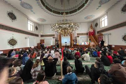 Cami çocuk buluşmasına 300 çocuk katıldı