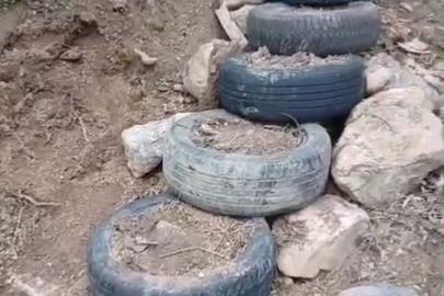 Camiye ulaşmak için araba lastiğinden merdiven yaptılar