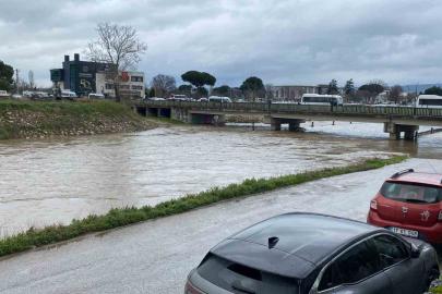 Çanakkale’de Kocabaş Çayı yoğuş yağış nedeniyle taştı