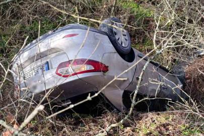 Çanakkale’de otomobil dereye uçtu: 2 yaralı