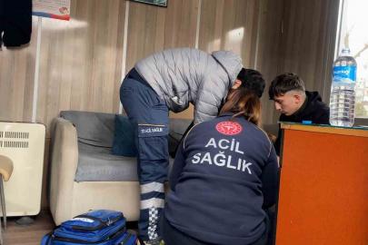 Çarptıkları yaşlı kadını taksi durağına bırakıp kaçtılar