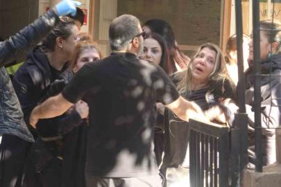 Cenaze aracını "Özgür bunu bize nasıl yaptın" diyerek yolladı