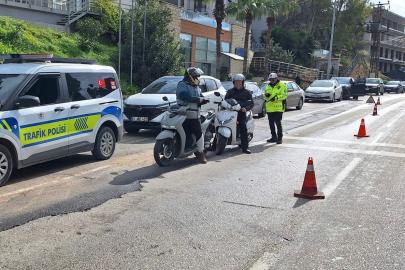 Çeşme’de motosiklet denetimleri: 700 sürücüye 3,5 milyon TL ceza