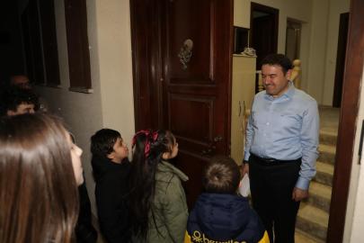 Çocuklar Vali Işın’a "Küpecik" yaptı