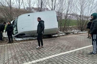 Çorum’da panelvan araç yan yattı: 1 yaralı