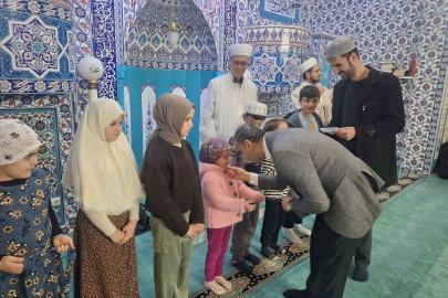 Çorum’da Ramazan’ın ilk teravih namazında çocuklar camide buluştu