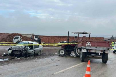 Çorum’da traktör otomobille çarpıştı: 1 ölü, 2 yaralı