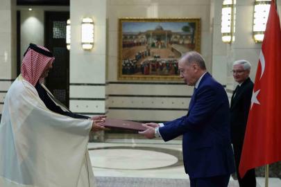 Cumhurbaşkanı Erdoğan’a 3 ülkenin büyükelçisinden güven mektubu