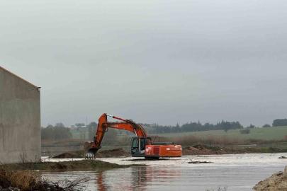 Değirmendere deresi taştı, tarım arazilerini ve iş yerlerini su bastı