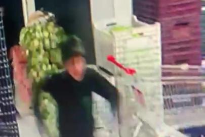 Deprem anında yaşanan panik kamerada