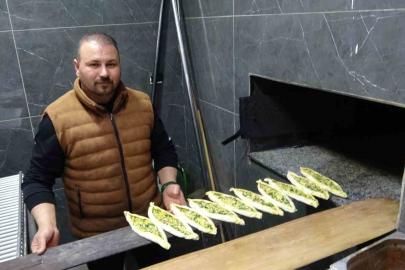 Depremde iş yeri yıkılan esnaf açtığı işletmeyle hayata tutundu