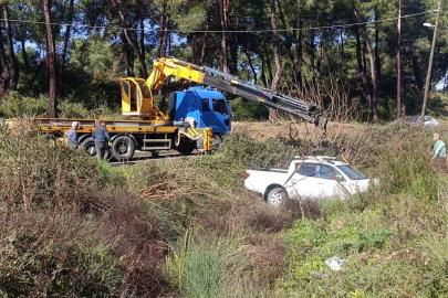 Dereye uçan kamyonetten yara alamadan kurtuldu