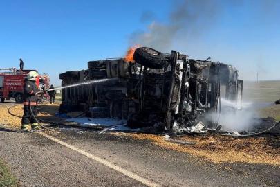 Devrilerek yanan tırın sürücüsü sinir krizi geçirdi