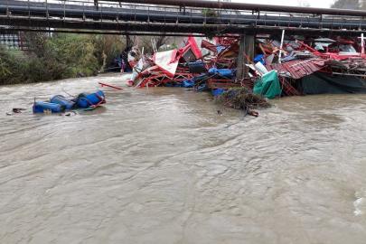 Dimçayı taştı, işletmeler su altında kaldı hasarın boyutu dronla görüntülendi