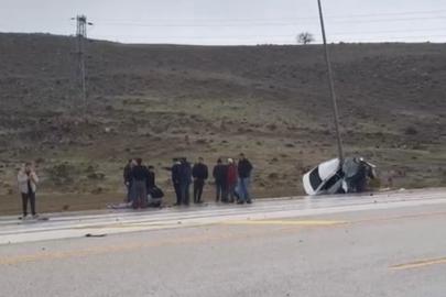 Direğe çarpan otomobil ikiye katlandı: 1 yaralı