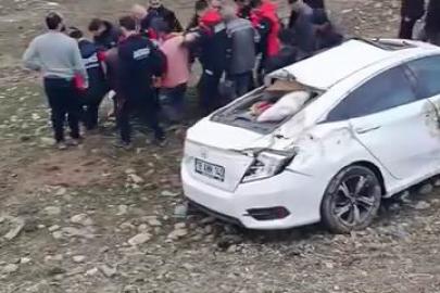 Diyarbakır’da otomobil yoldan çıktı: 1 yaralı