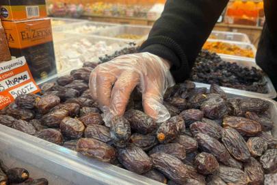 Diyarbakır’da Ramazan ayında ’hurma’ tezgahlarına yoğun ilgi