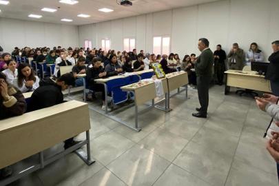 Doktor önlüğünü giyemeden vefat eden tıp öğrencisi okulunda yad edildi