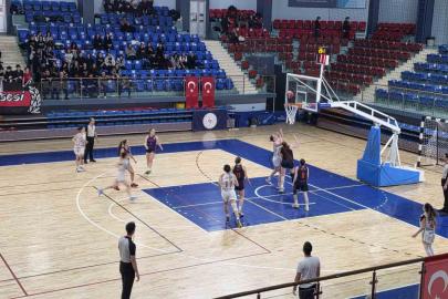 Düzce atletik bölgesel basketbolda çeyrek finale yükseldi
