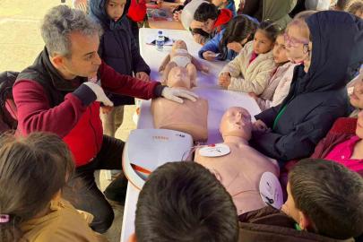 Düzce’de çocuklara afet eğitimleri sürüyor