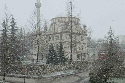 Düzce’de kar yağışı etkili oluyor