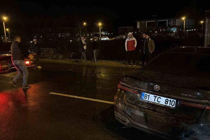 Düzce’de otomobil halk otobüsü ile çarpıştı: 5 yaralı