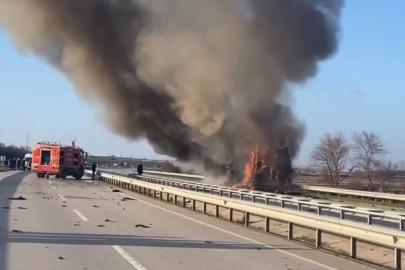Edirne’de domates yüklü tır alev alev yandı