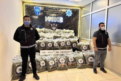 Edirne’de ele geçirilen uyuşturucu maddeler sergilendi