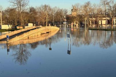 Edirne’de Kırkpınar Er Meydanı su altında kaldı