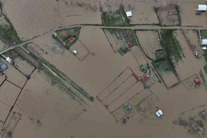 Edirne’de tarım arazileri ve yerleşim yerleri sular altında kaldı