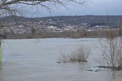 Edirne’de taşkın riski merkezde azaldı, yayılım Subaşı ve köylere kaydı